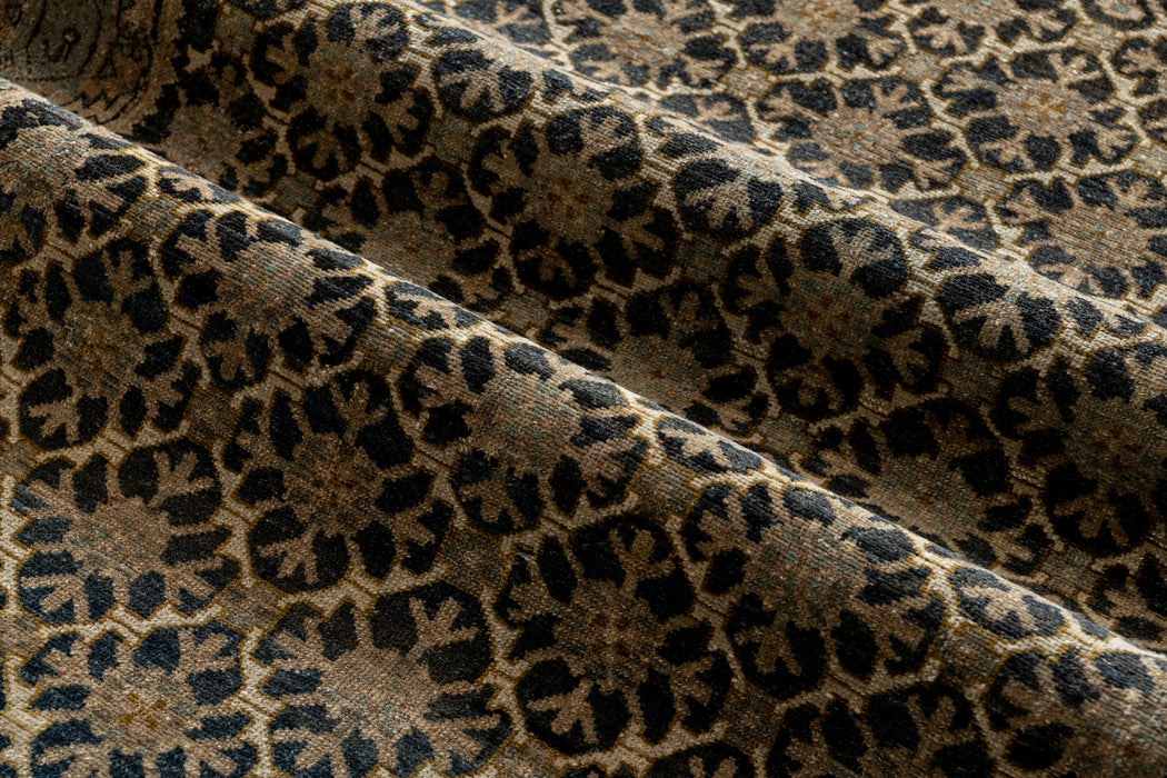 MALAYIR RUG, WEST PERSIA, 3'9" X 4'10"