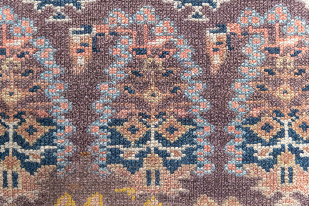 NORTH WEST PERSIAN RUG, NORTH WEST PERSIA, 2'8" X 8'10"