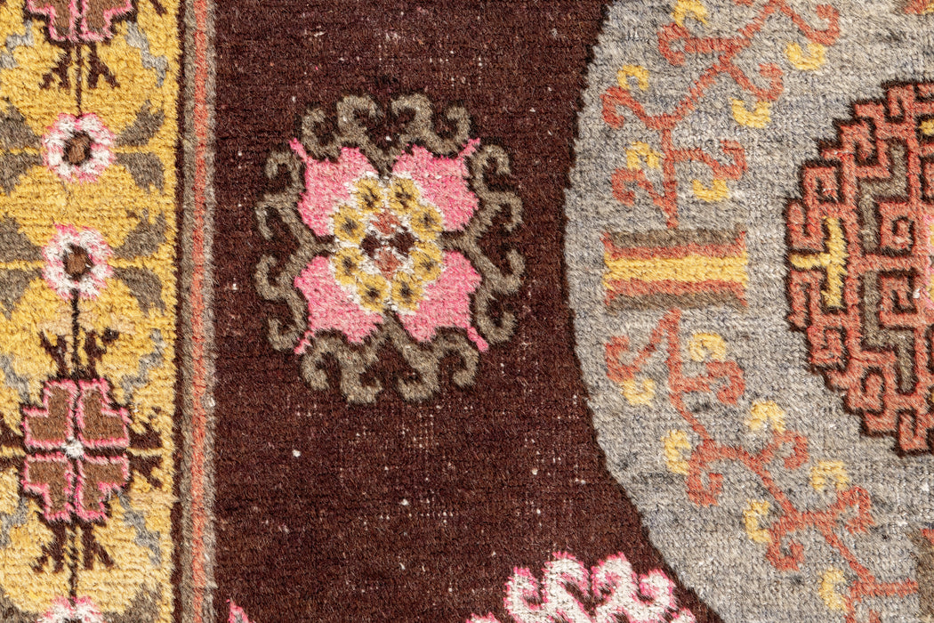 SAMARKAND RUG, EAST TURKESTAN, 5' 6" X 11'