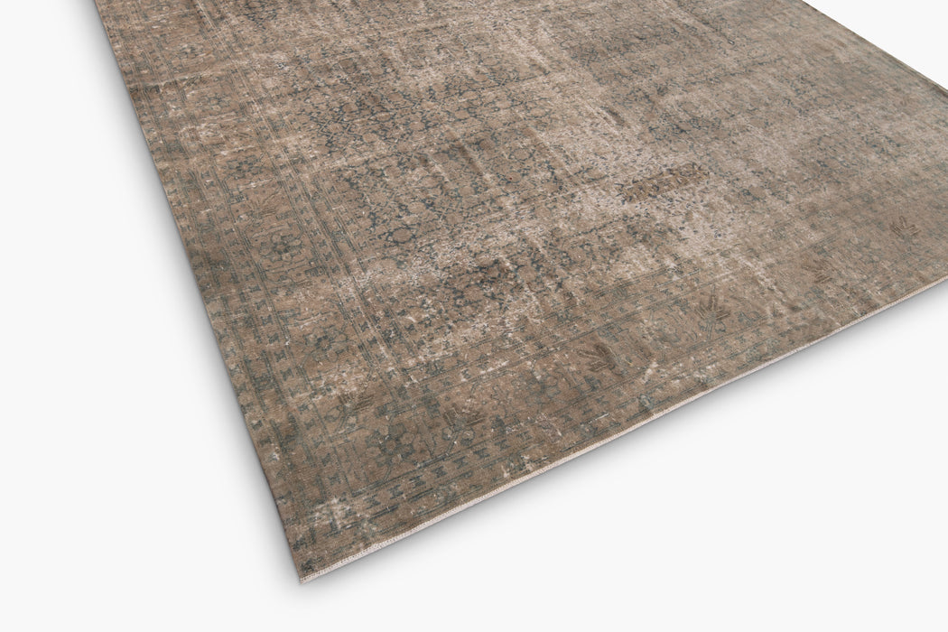 TABRIZ RUG, NORTH WEST PERSIA, 7'9" X 9'8"