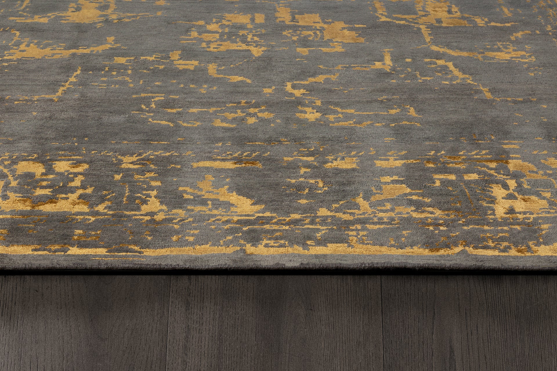 Arte Rug – Charcoal / Gold
