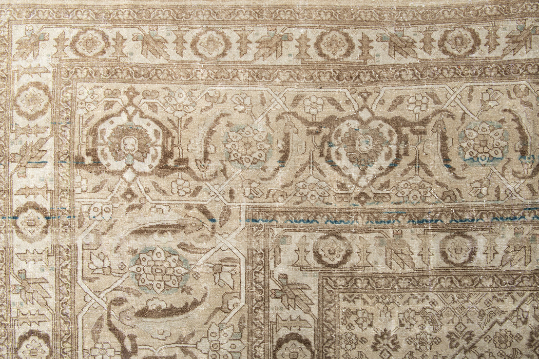 TABRIZ RUG, NORTH WEST PERSIA, 14'10" x 21'