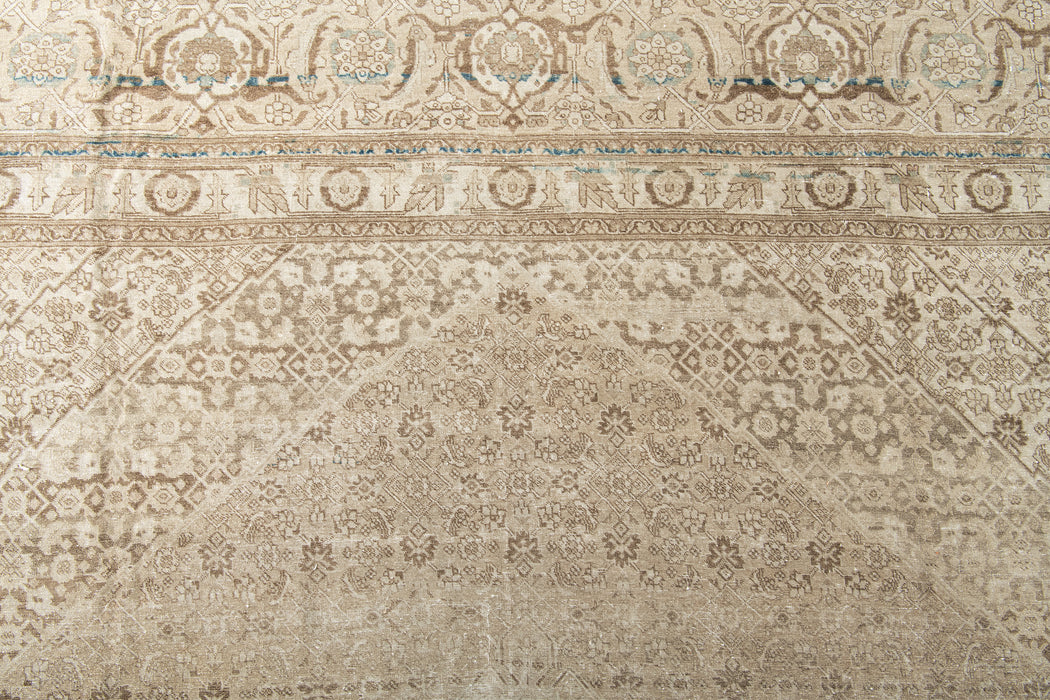 TABRIZ RUG, NORTH WEST PERSIA, 14'10" x 21'