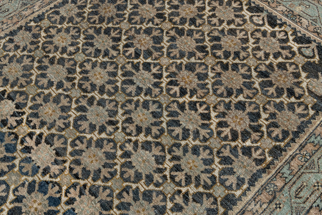 MALAYIR RUG, WEST PERSIA, 3'9" X 4'10"