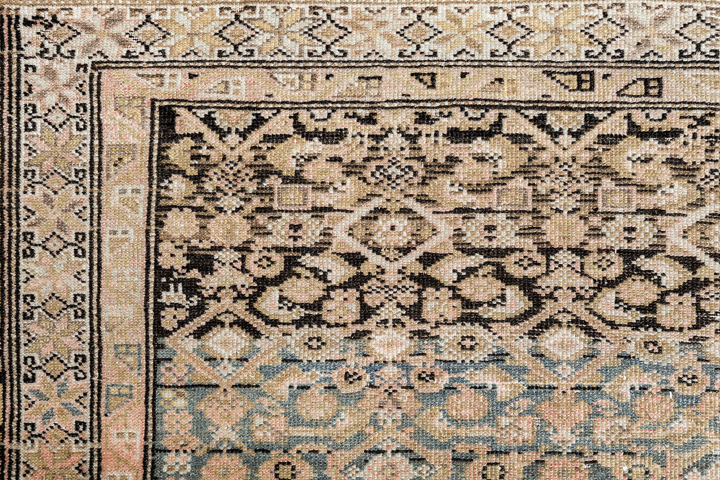 MALAYIR RUG, WEST PERSIA, 4' X 6'7"
