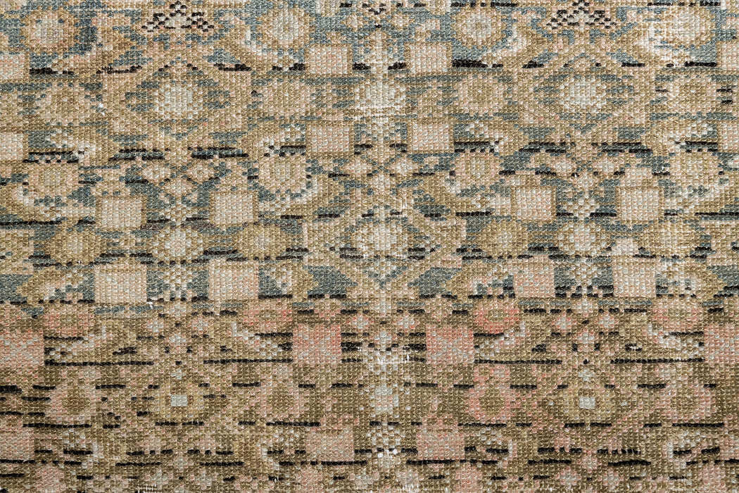 MALAYIR RUG, WEST PERSIA, 4' X 6'7"