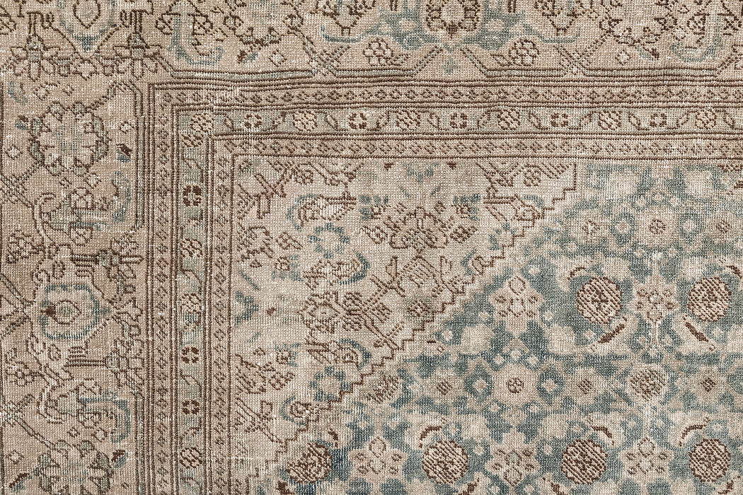 TABRIZ RUG, AR31252/9650, NORTH WEST PERSIA, 7'8" X 10'10"
