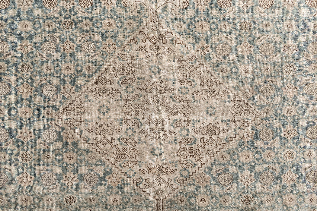 TABRIZ RUG, AR31252/9650, NORTH WEST PERSIA, 7'8" X 10'10"
