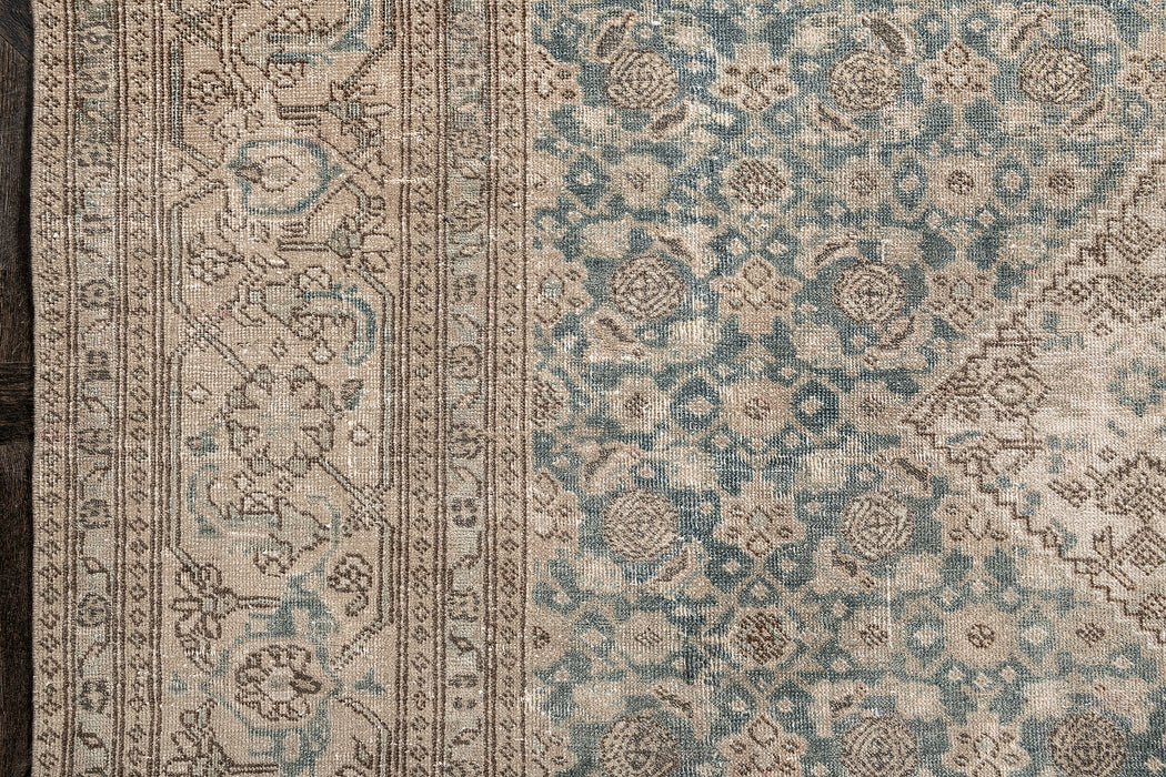 TABRIZ RUG, AR31252/9650, NORTH WEST PERSIA, 7'8" X 10'10"