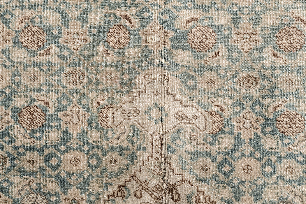 TABRIZ RUG, AR31252/9650, NORTH WEST PERSIA, 7'8" X 10'10"