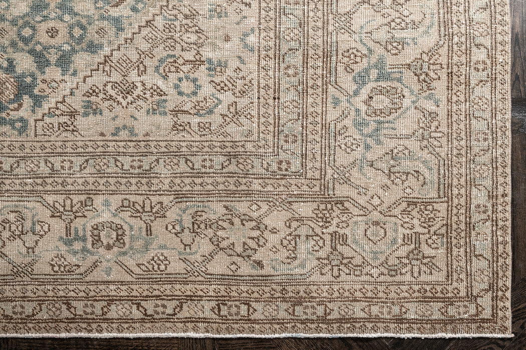 TABRIZ RUG, AR31252/9650, NORTH WEST PERSIA, 7'8" X 10'10"