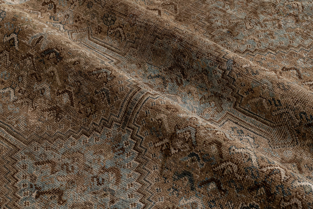 SHIRAZ RUG, SOUTH WEST PERSIA, 4'8" X 6'