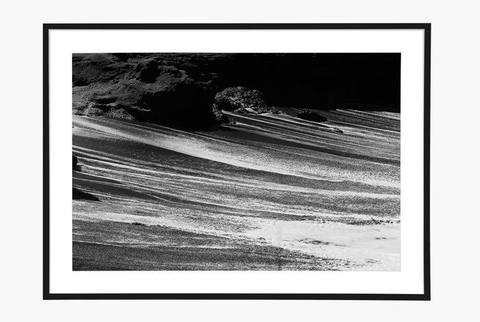 La Ola - Black and White