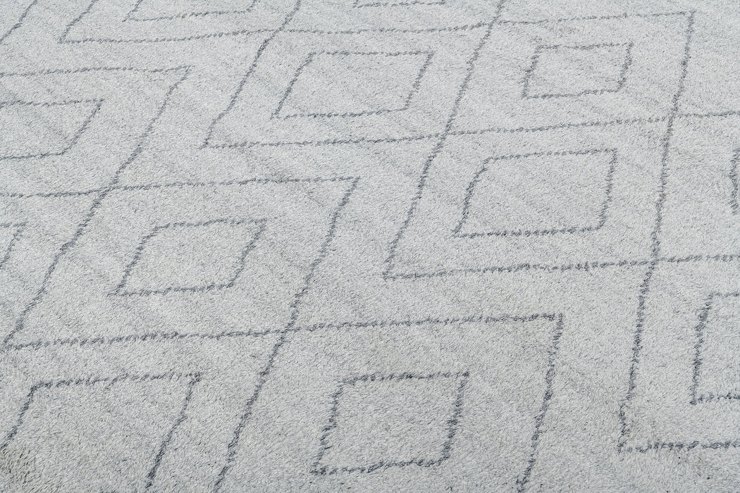 Performance Double Diamond Moroccan Rug – Silver / Fog