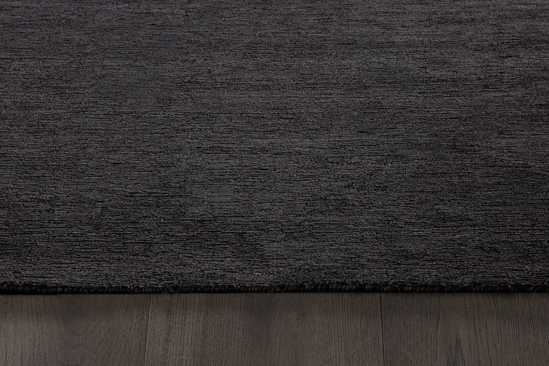Performance Distressed Rug – Iron