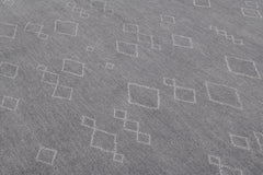 Arisa Rug – Carbon / Mist