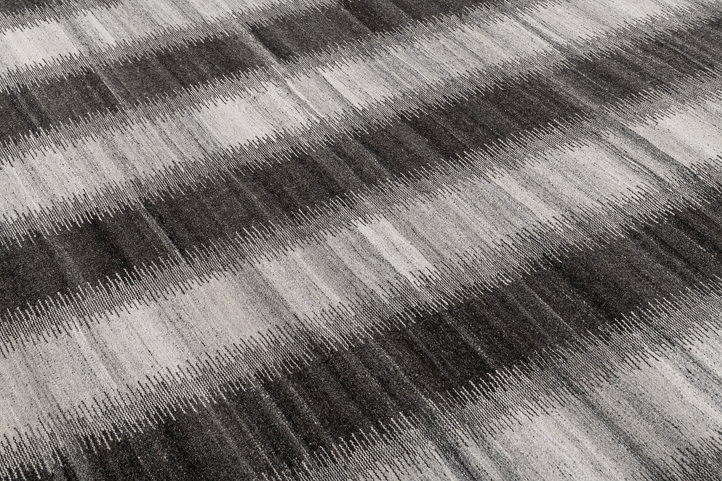 Kata Rug – Silver / Graphite