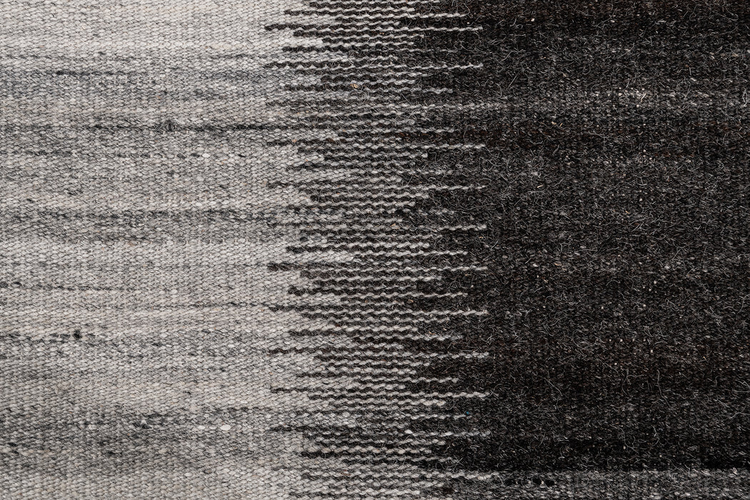 Kata Rug – Silver / Graphite