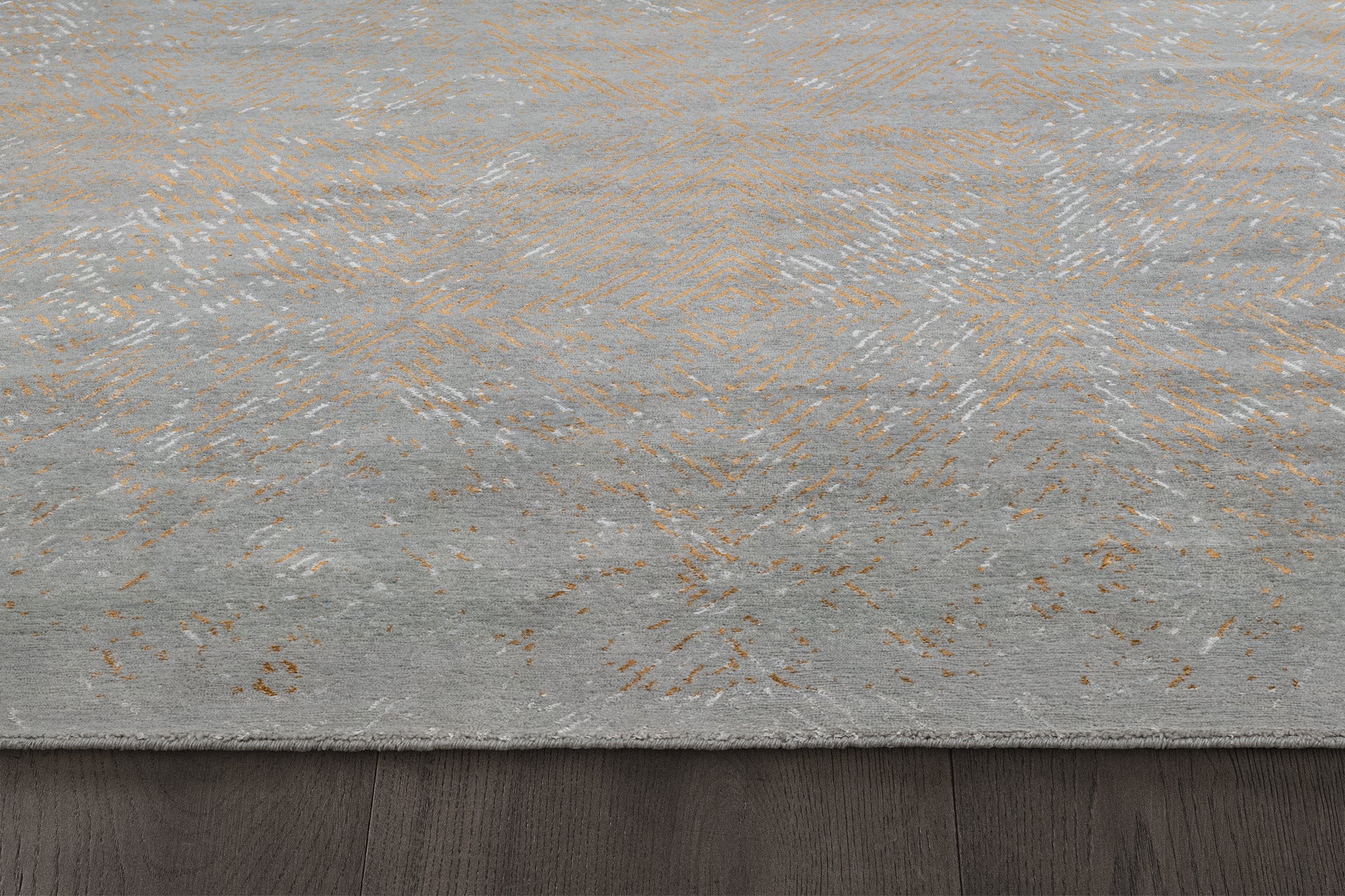 Meyla Rug – Nickel / Gold