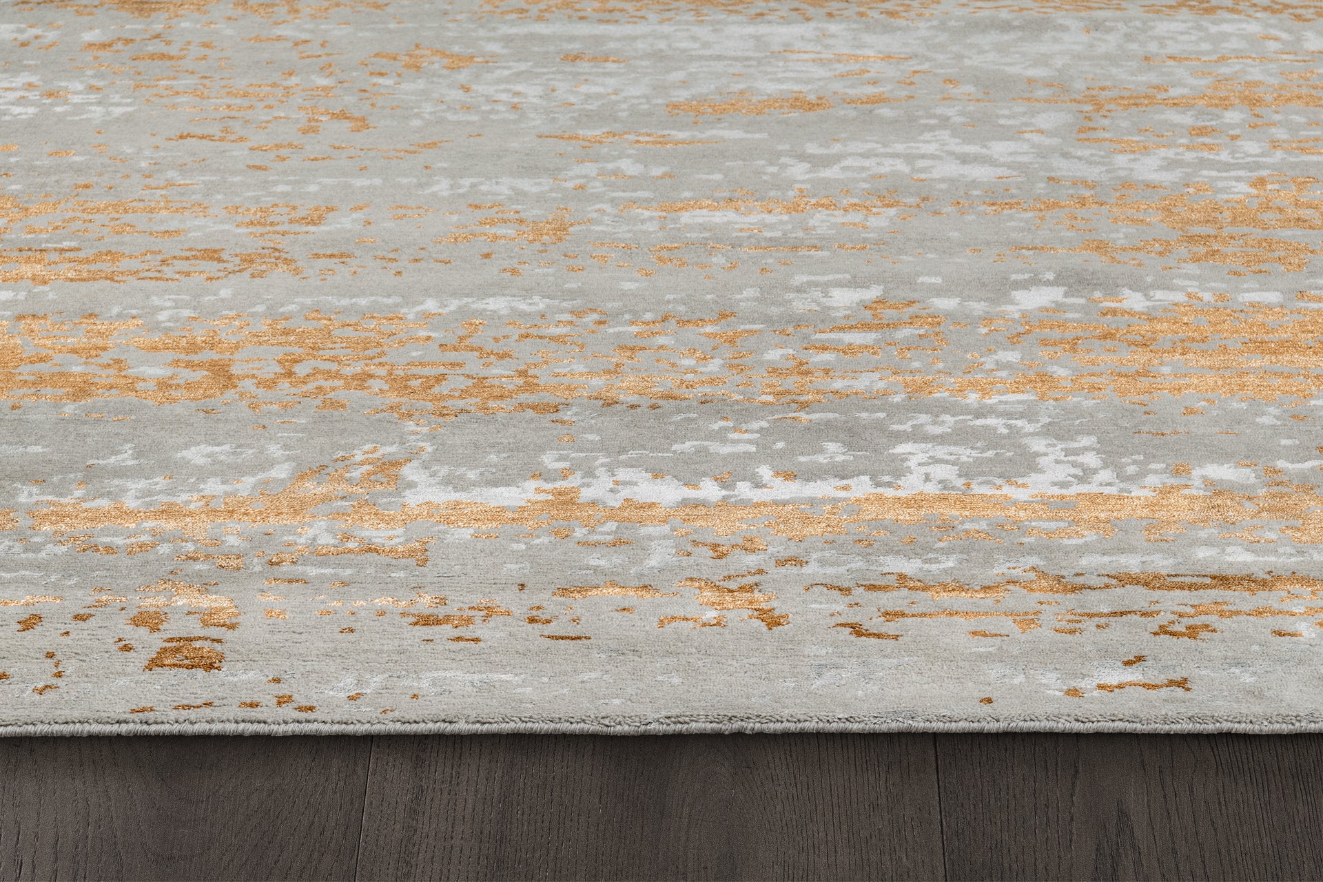Laria Rug – Nickel / Gold