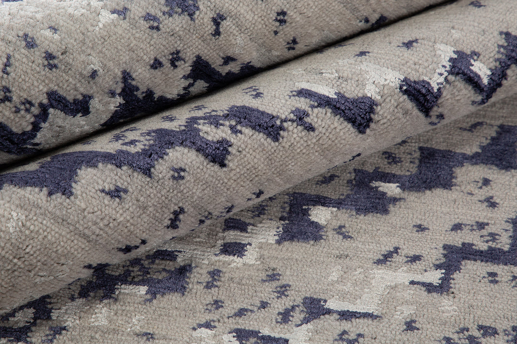 Zalah Rug – Silver / Navy