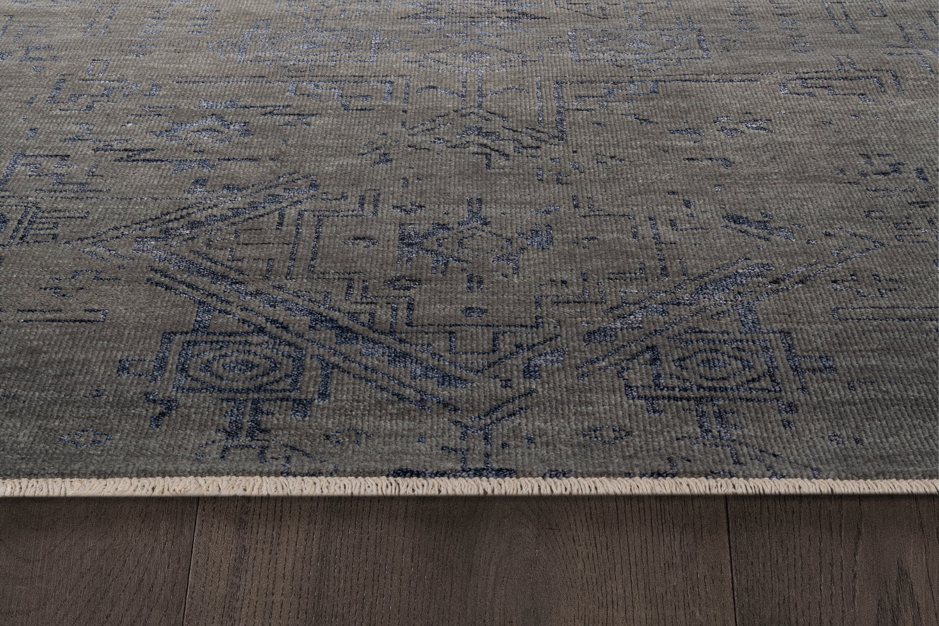 Venza Rug – Dark Grey / Navy