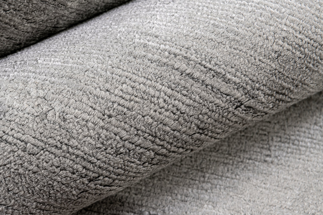 Cut Pile Silk Rug – Wolf