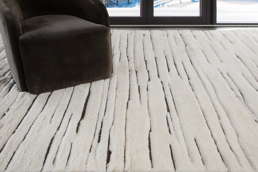 Akula Rug – White / Espresso