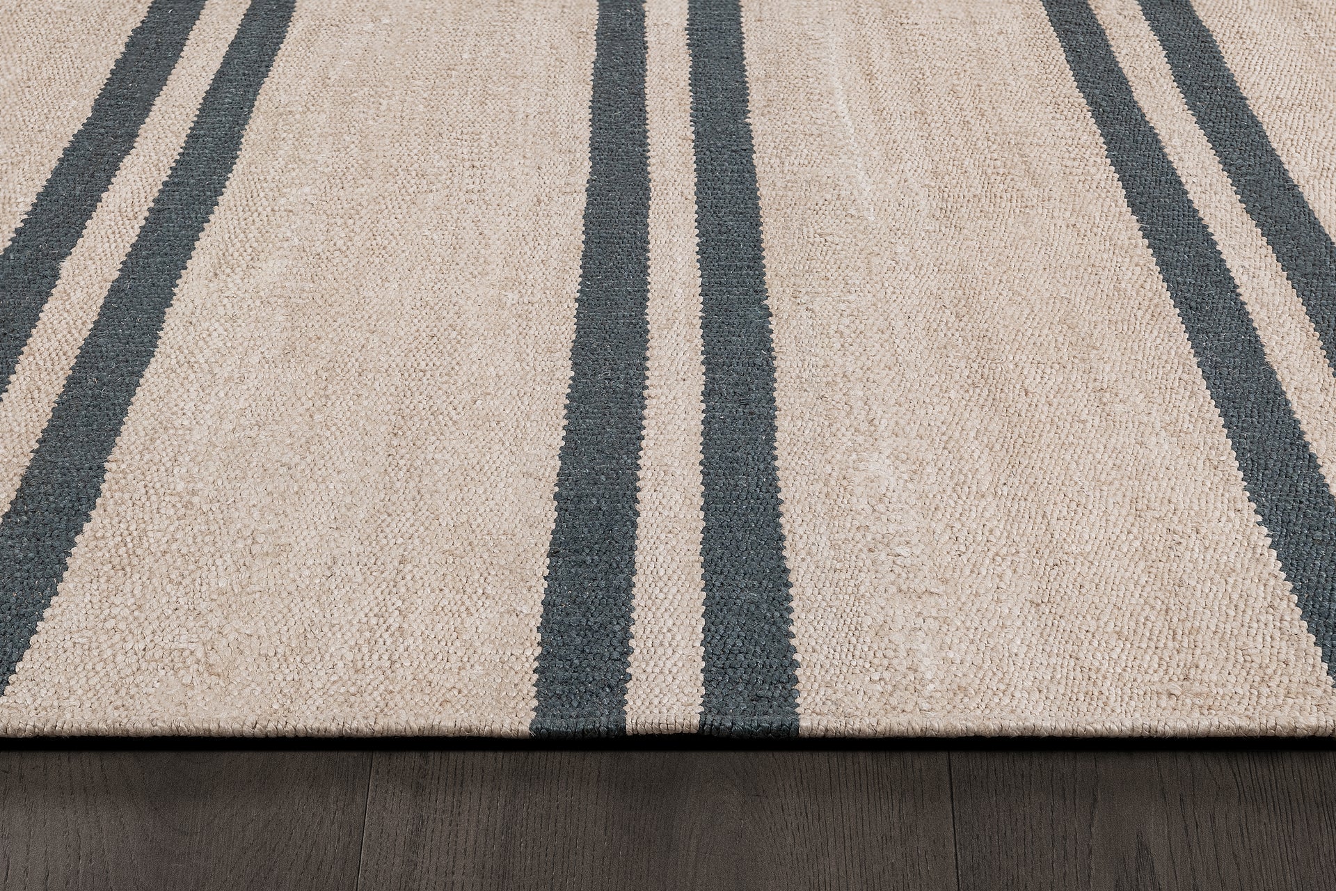 Banna Rug – Natural / Navy