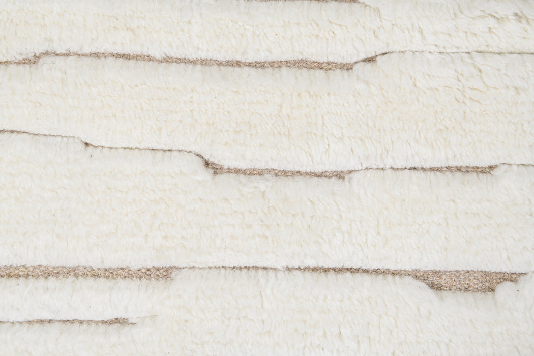 Akula Rug – Sand / White