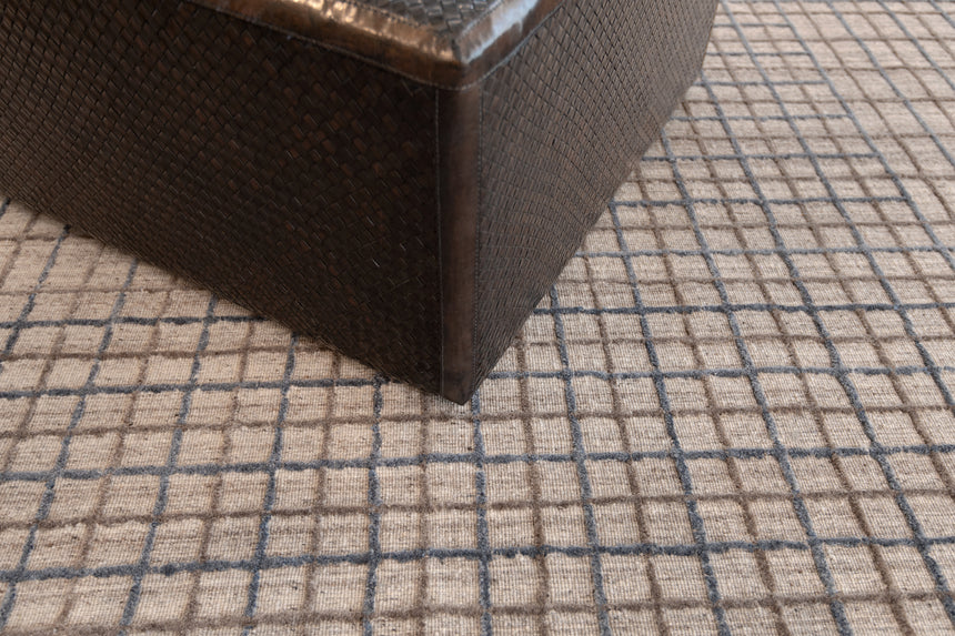 Variegated Grid | Taupe / Navy