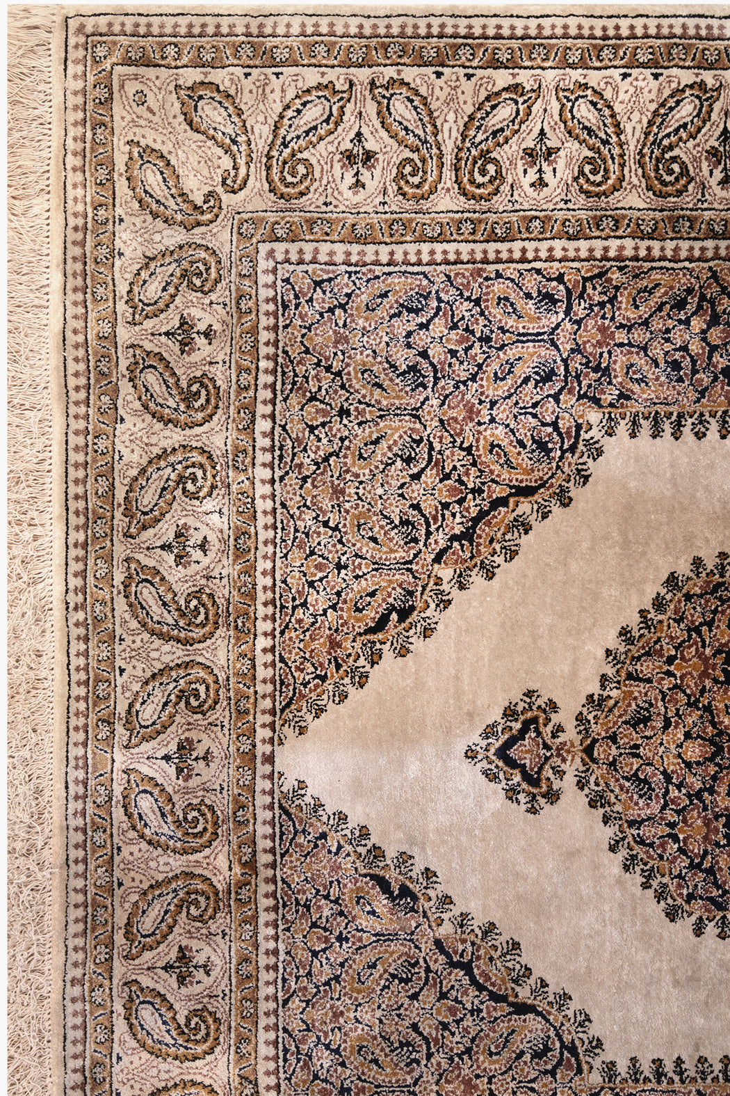 AR31545, Ghom Silk Rug, Central Persia, 3'6" X 5'1"