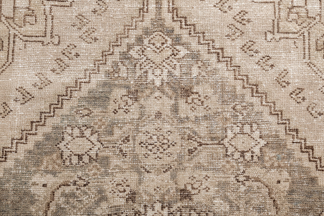 MALAYIR RUG, WEST PERSIA, 3'8" x 16'6"