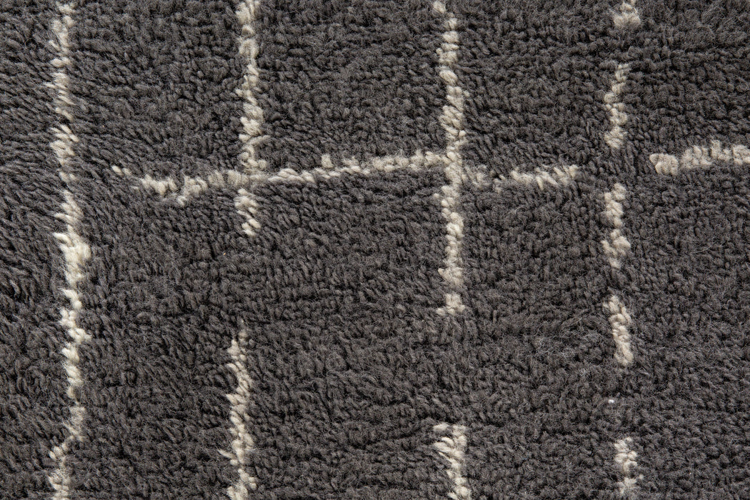 Plaga Rug – Graphite / Silver