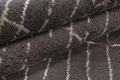 Plaga Rug – Graphite / Silver