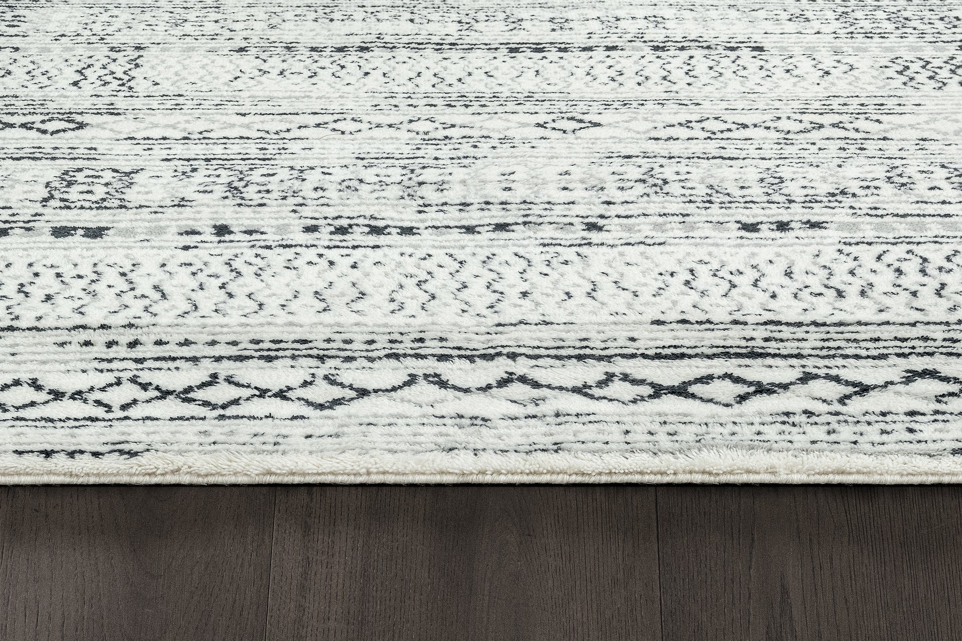 Mori Rug – Ivory / Black