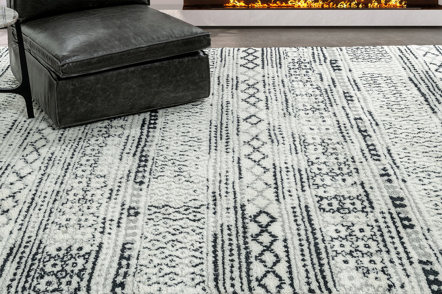 Mori Rug – Ivory / Black