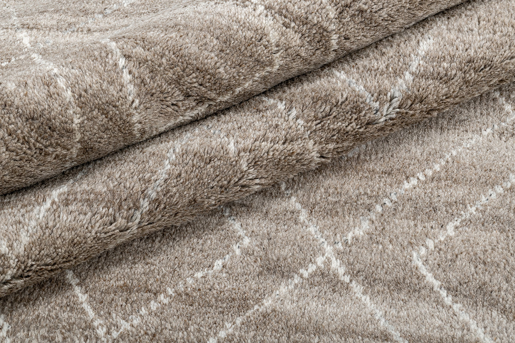 Double Diamond Moroccan Rug – Taupe