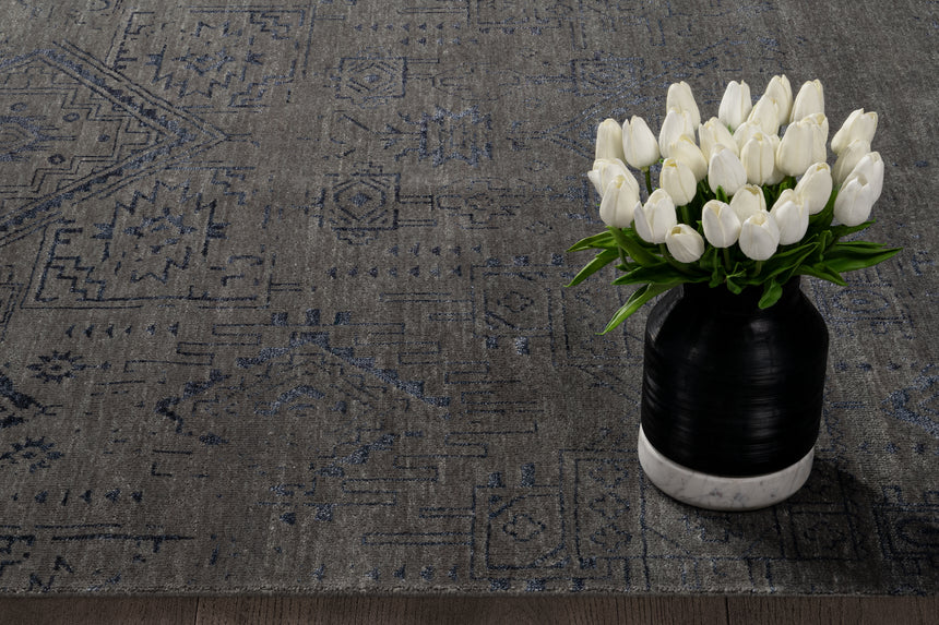 Venza Rug – Dark Grey / Navy