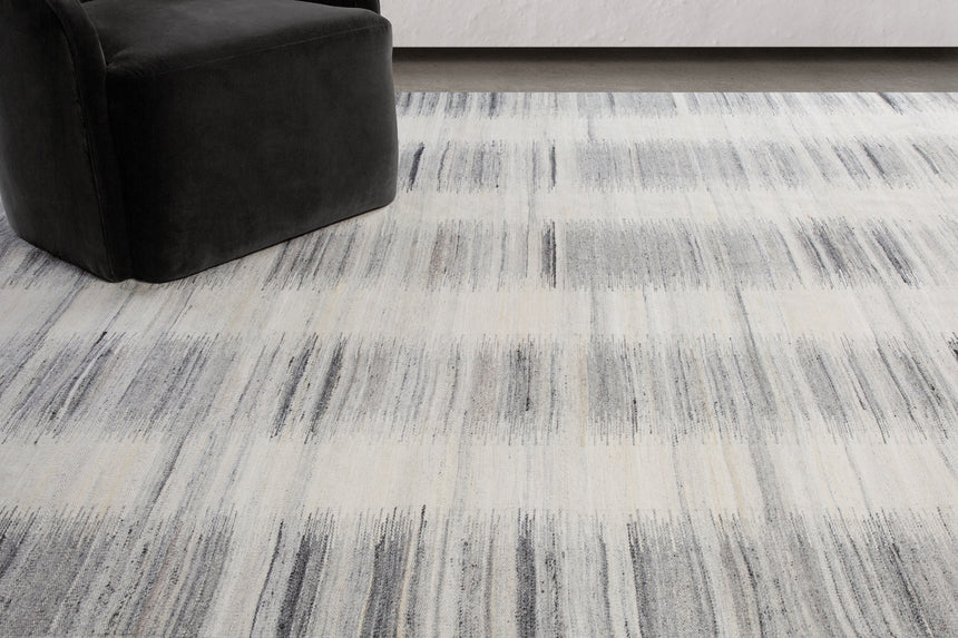 Kata Rug – Silver / Charcoal