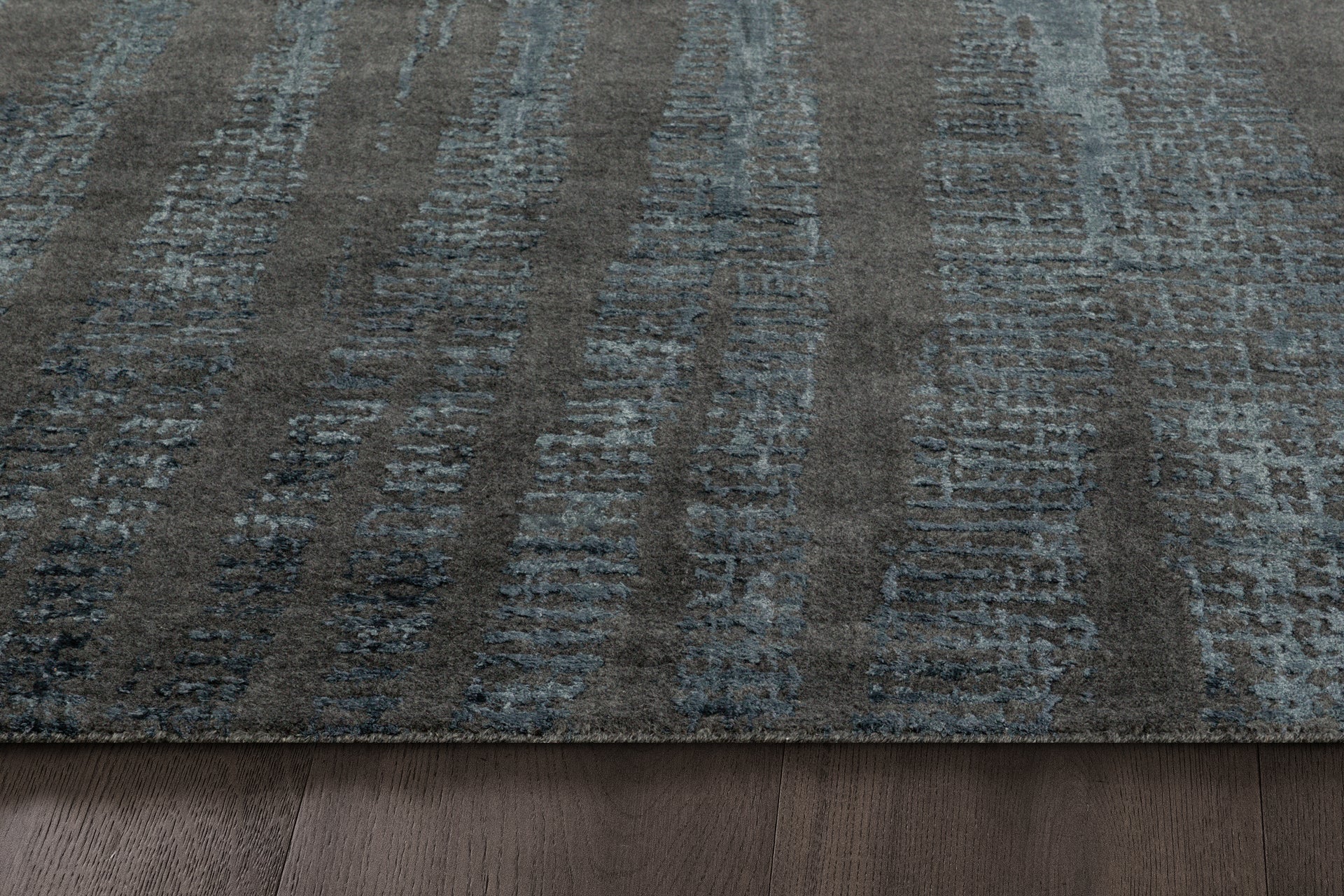 Alona Rug – Lead / Sapphire